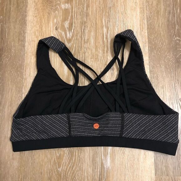 VMMA Fitness Sports Bra Black cross back size S/M - Picture 3 of 7